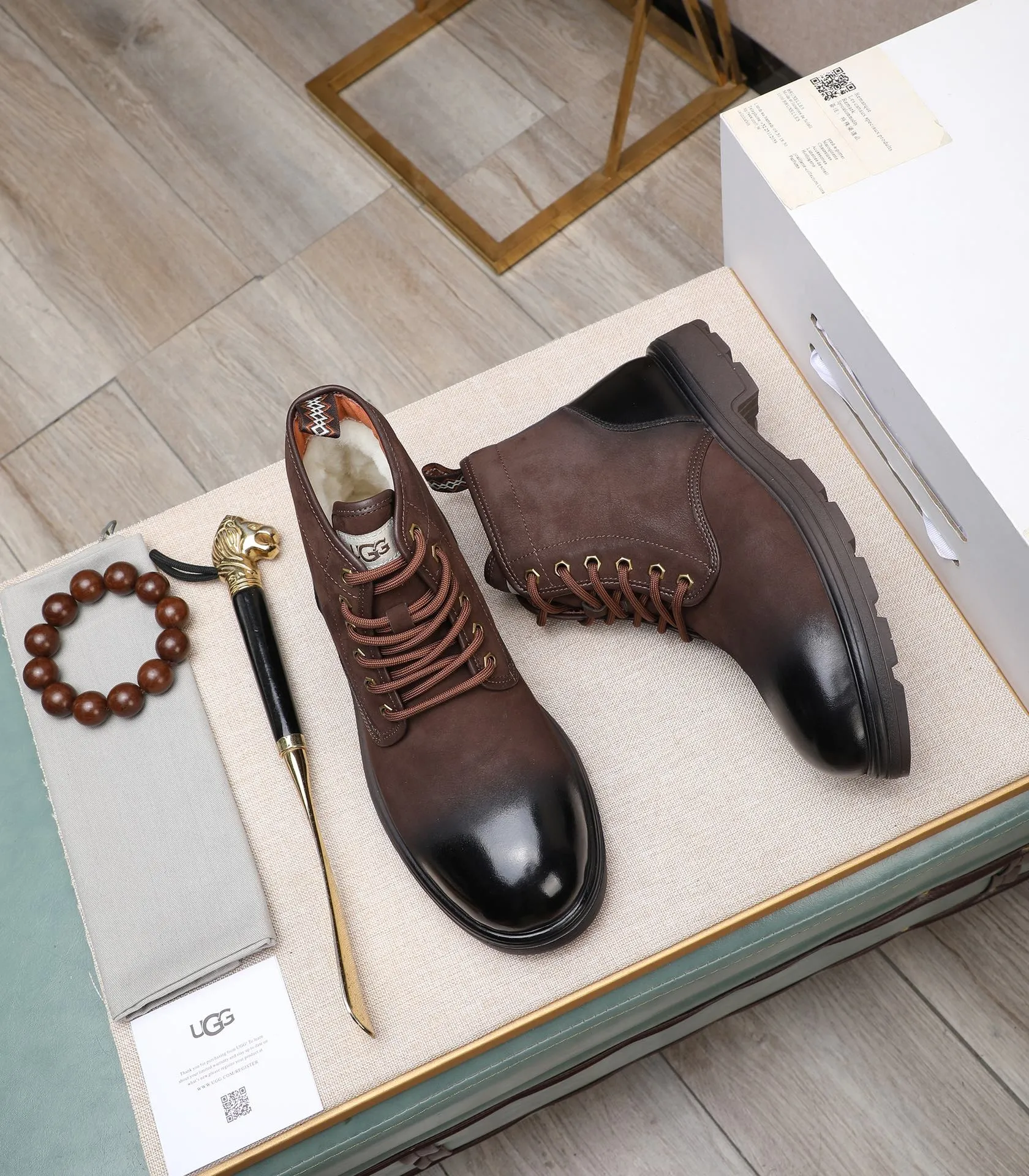 Men's men's shoes 💰620 (full genuine wool lining, 10% off for fake ones) Please note the quality of the original order and compare the thickness of the wool 🏮🏮 Popular UGG from Australia's warm luxury brand men's shoes, the official website is synchronized, Beckham men's style..., made of imported top-layer waxed cowhide, waxed toe box, Australian real wool velvet lining Carefully sewn...Imported rubber Martin boots outsole (comfortable, soft, wear-resistant) The quality is really great...Exquisite workmanship, you can't put it down at first sight, size 38-44 (customized in 45)